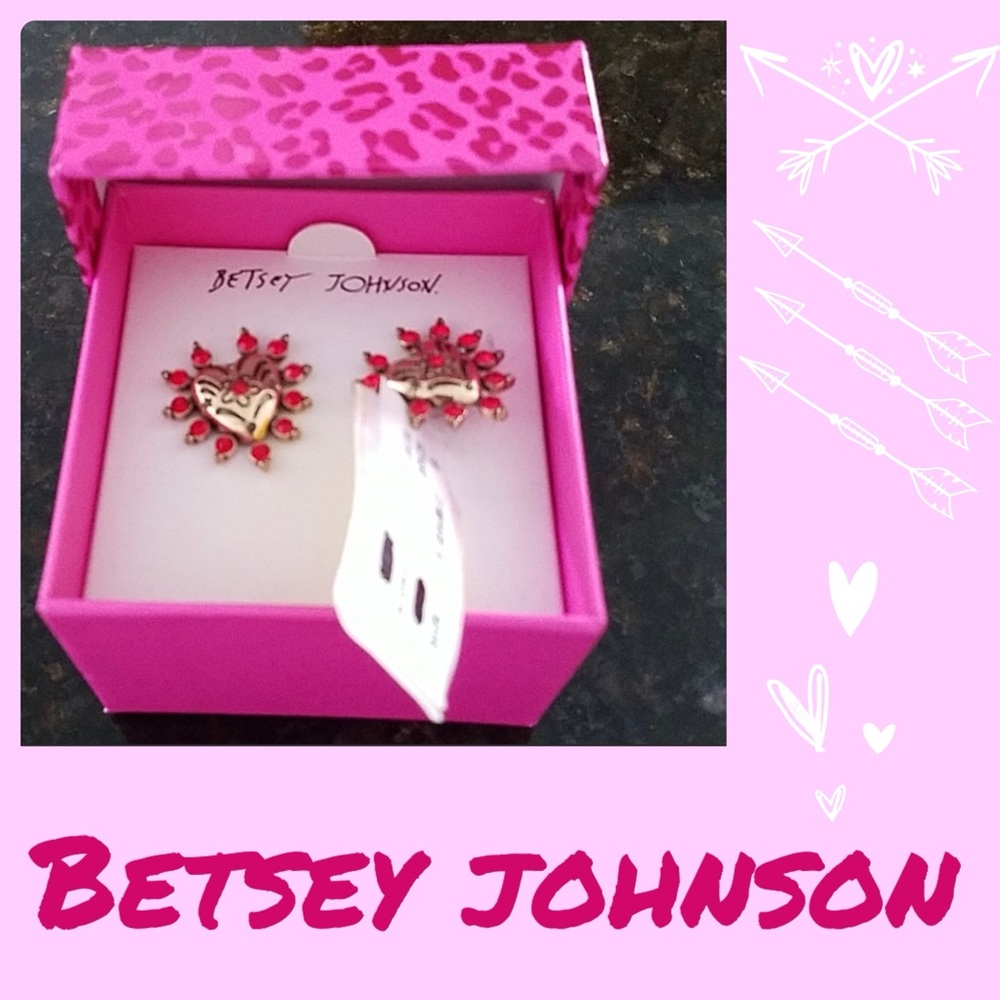 NWT & Box Betsey Johnson Heart Stud Earrings
